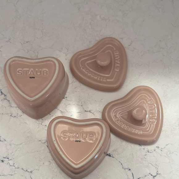 Staub Heart-Shaped pink mini cocottes - Picture 4 of 6